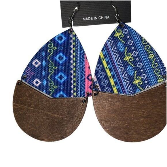 NWT Wooden Fabric Covered Boho Aztec Dangle Earrings Blue Rainbow - Picture 3 of 6